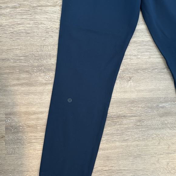 Lululemon Women’s On The Fly Pant 7/8 Navy Size 4 - Picture 10 of 11